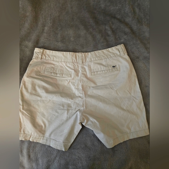 Vineyard Vines Beige Bermuda Shorts w Front & Back Pockets! Size 10 - Picture 4 of 4